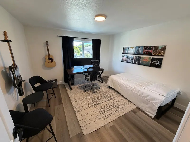 Workspace with fast Wi-Fi