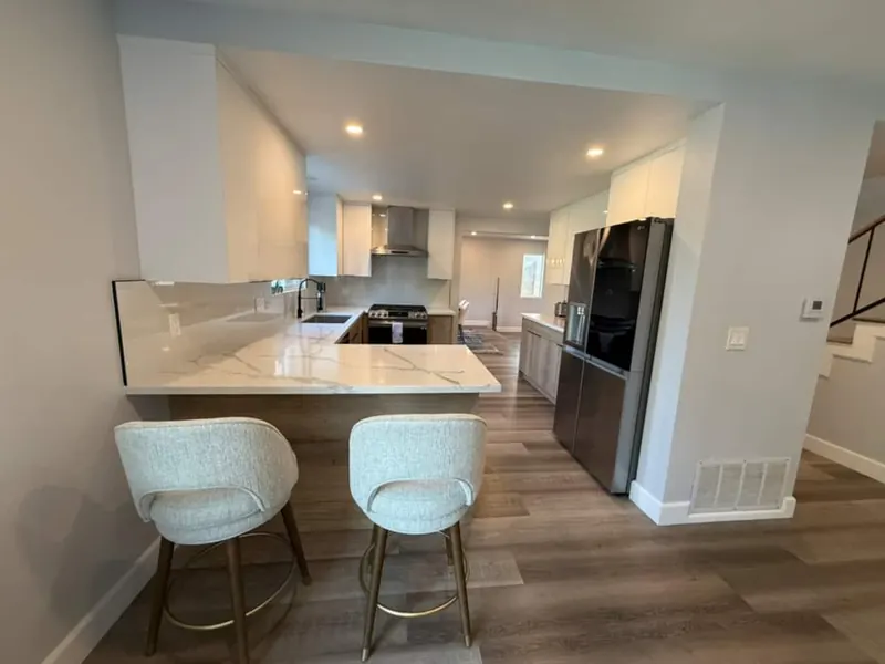 Kitchen breakfast bar